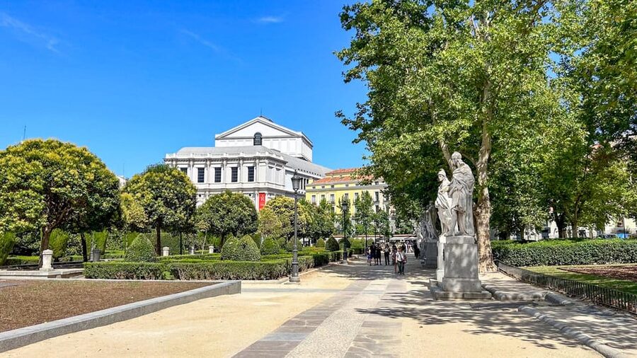 Madrid: Royal Palace Guided Tour with Skip-the-Line Entry - The Art and Armor Pieces: What to Train Your Eyes On