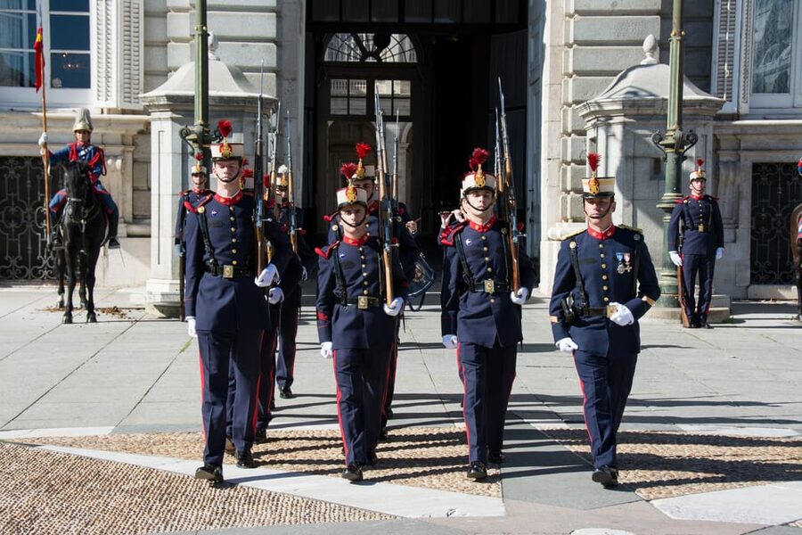 Madrid: Royal Palace Guided Tour with Skip-the-Line Entry - How the Tour Runs in Real Life: Radios, Group Size, and Pacing
