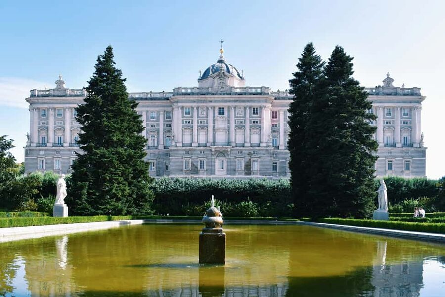 Madrid: Royal Palace Skip-the-Line Entry with Audio Guide - The Royal Palace scale: 3,478 rooms in 1.5 hours