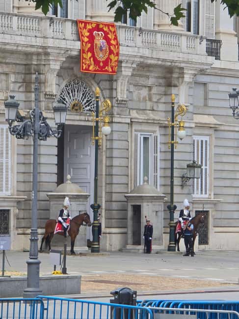 Madrid: Royal Palace Small Group Tour with Skip-the-Line - The 18th-century palace on top of the Alcázar: why the location matters