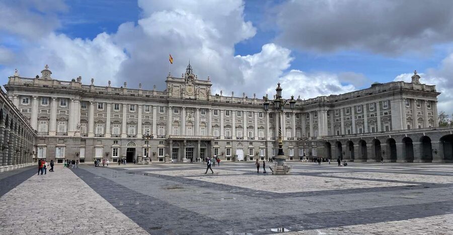 Madrid: Royal Palace tour - semi private or private - Entering the Royal Palace Fast: Skip the Line Makes a Real Difference