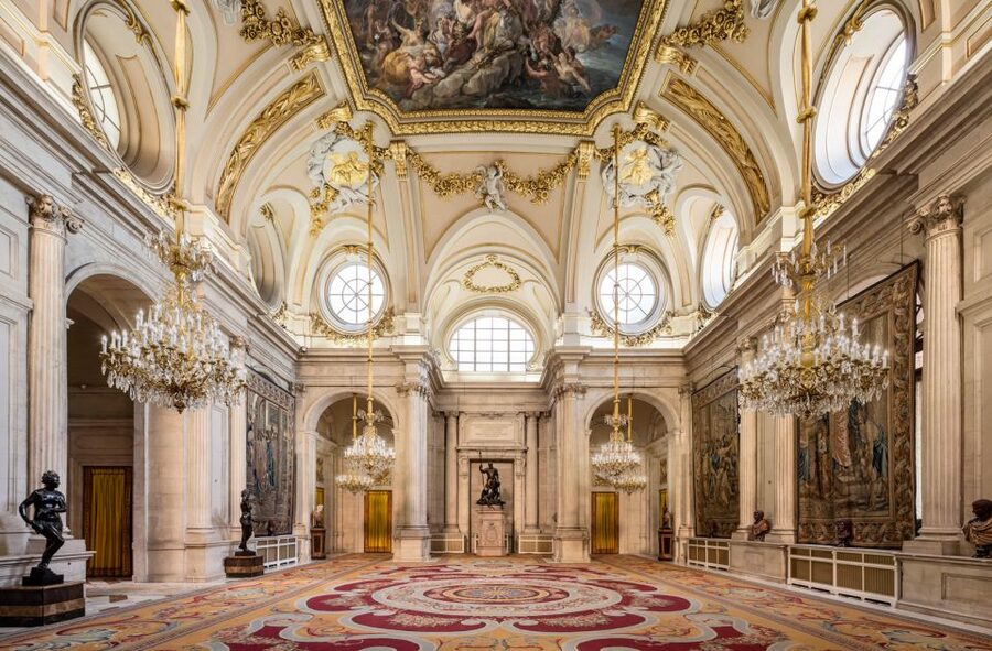 Madrid: Visit to the Royal Palace & Walking Tour of the City - The one-hour city walk: Madrid’s “greatest hits” without chaos