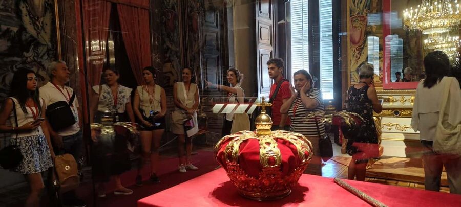 Madrid: Visit to the Royal Palace & Walking Tour of the City - Price and value: what $40 buys you in real time