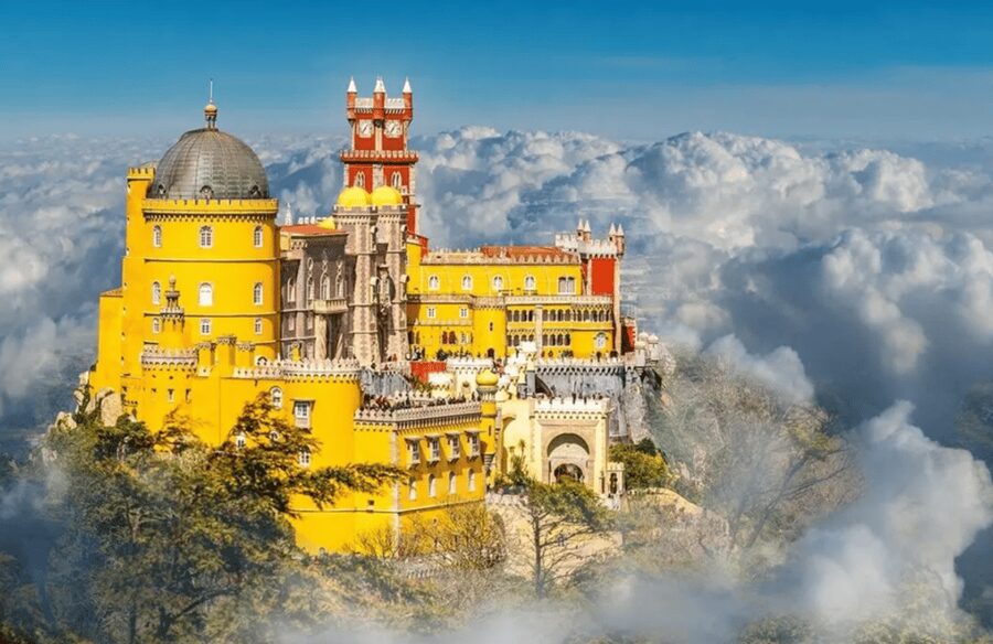 Magical Day Trip: Pena Palace, Sintra, CaboDa Roca & Cascais - Sintra Centre: A Breather and a Sense of Place