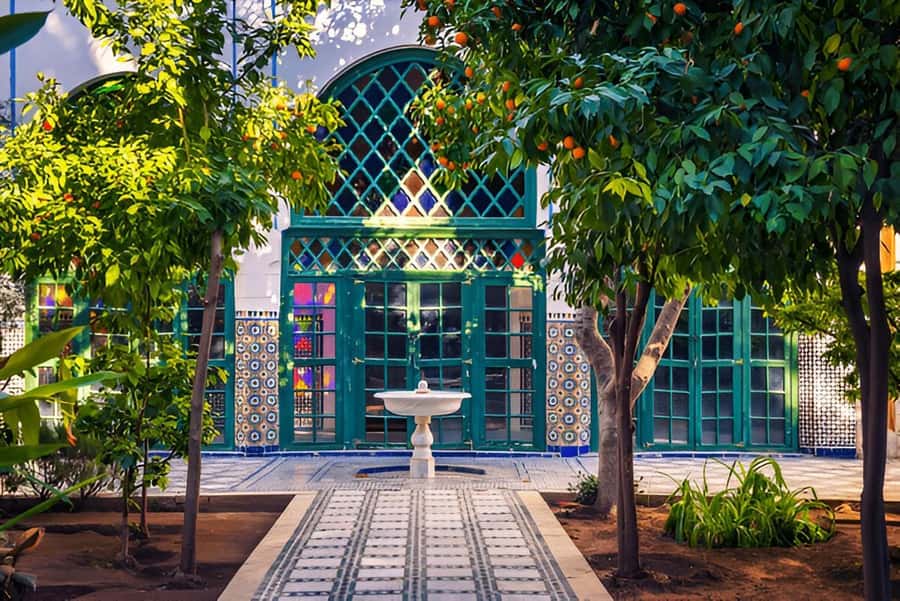 Marrakech: Bahia Palace, Saadian Tombs, & Koutoubia Mosque - Transportation, Pickup, and the Meeting Point Reality