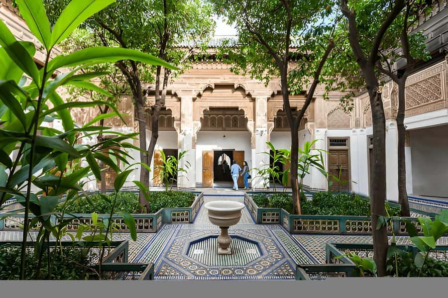 Marrakech: Bahia Palace, Saadian Tombs, & Koutoubia Mosque - Bahia Palace Courtyards and Mosaic Rooms: Why This Palace Is Famous