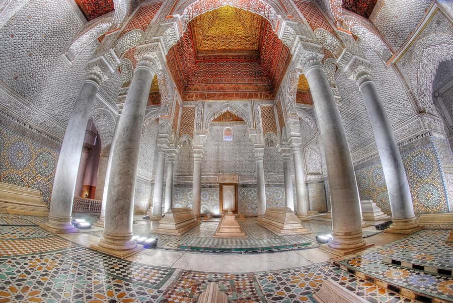Marrakech: Bahia Palace, Saadian Tombs & Medina Guided Tour - Saadian Tombs: why the quiet feels powerful