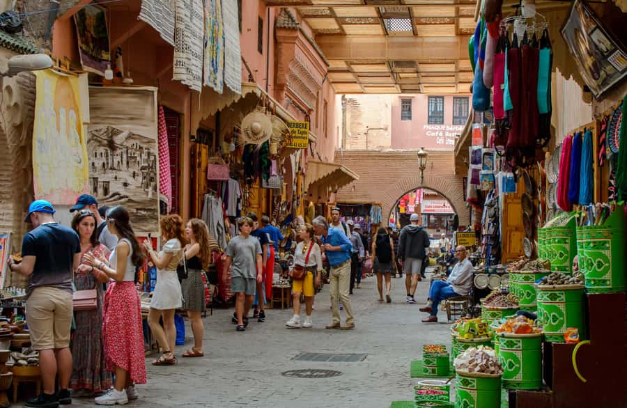 Marrakech: Bahia Palace, Saadian Tombs & Medina Guided Tour - Kasbah area and Bab Agnaou: the city’s stone welcome