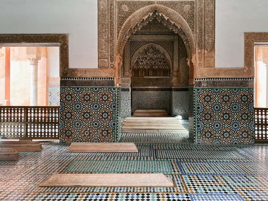 Marrakech: Bahia Palace, Saadian Tombs & Medina Walking Tour - Key things I’d plan around