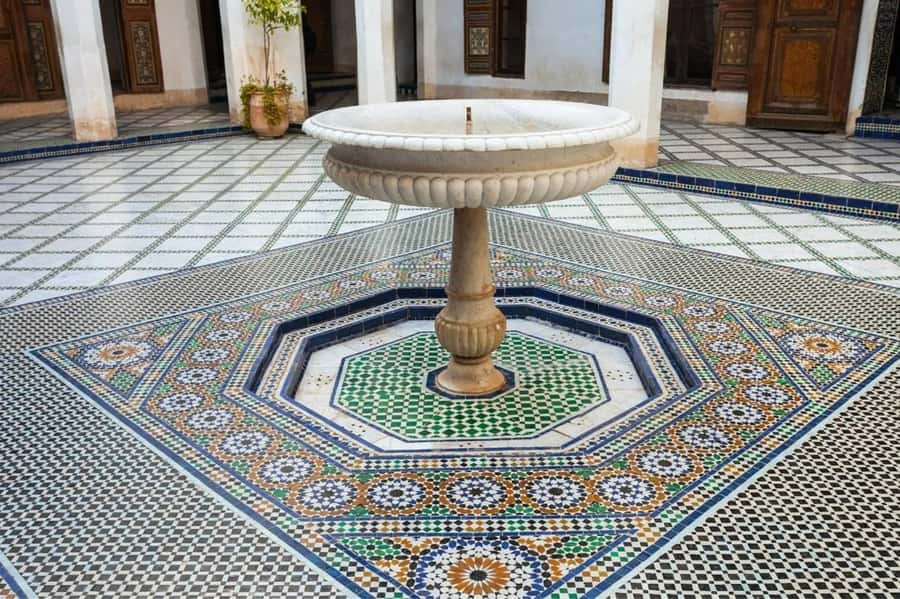 Marrakech: Bahia Palace, Saadian Tombs & Medina Walking Tour - Saadian Tombs: where the details do the talking