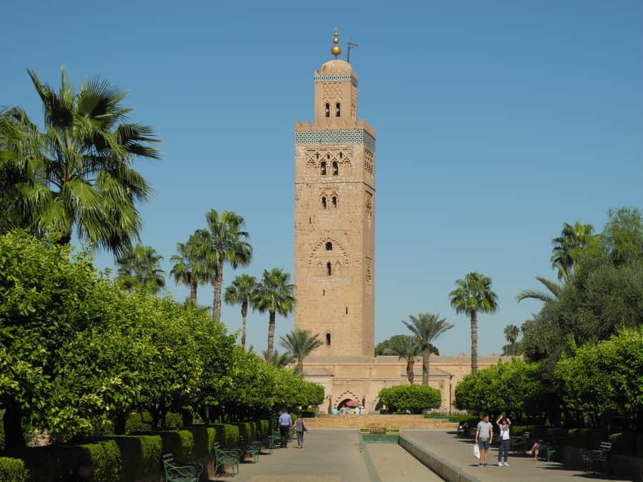 Marrakech: Bahia Palace, Saadian Tombs & Medina Walking Tour - Souks and artisan workshops without getting lost