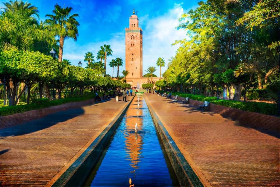 Marrakech: Bahia Palace, Saadian Tombs & Medina Walking Tour - Medina lanes and the walk to Jemaa el-Fna