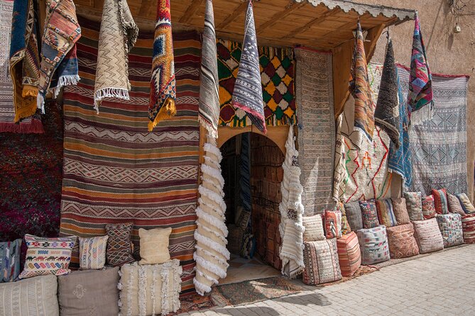 Marrakech: Bahia Palace, Saadian Tombs, Souk and Medina Tour - Starting at Café de France in Djemaa el-Fna