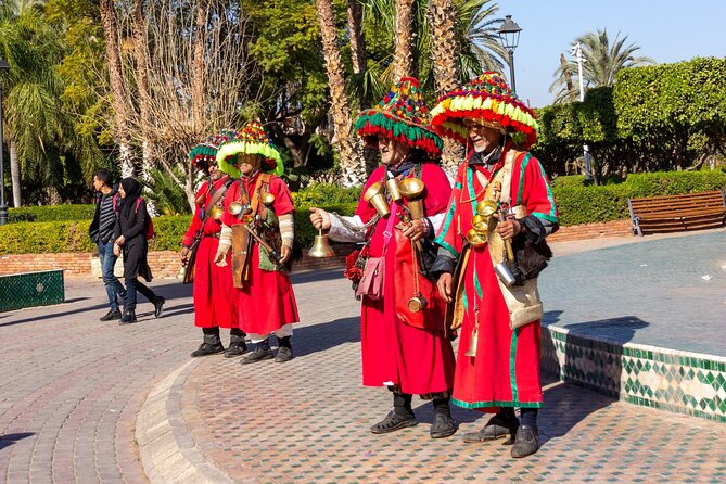 Marrakech: Bahia Palace, Saadian Tombs, Souk and Medina Tour - Souks and the Medina: getting your bearings without getting lost