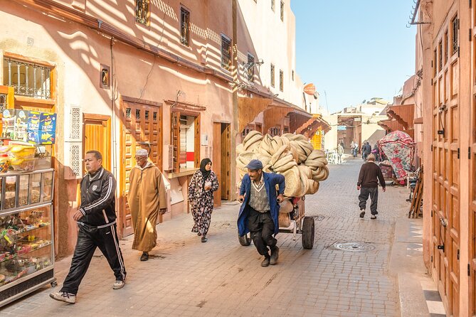 Marrakech: Palace, Museum, Madrasa & Medina Highlights Tour - Jemaa el-Fna photo stop: see the show before the museums