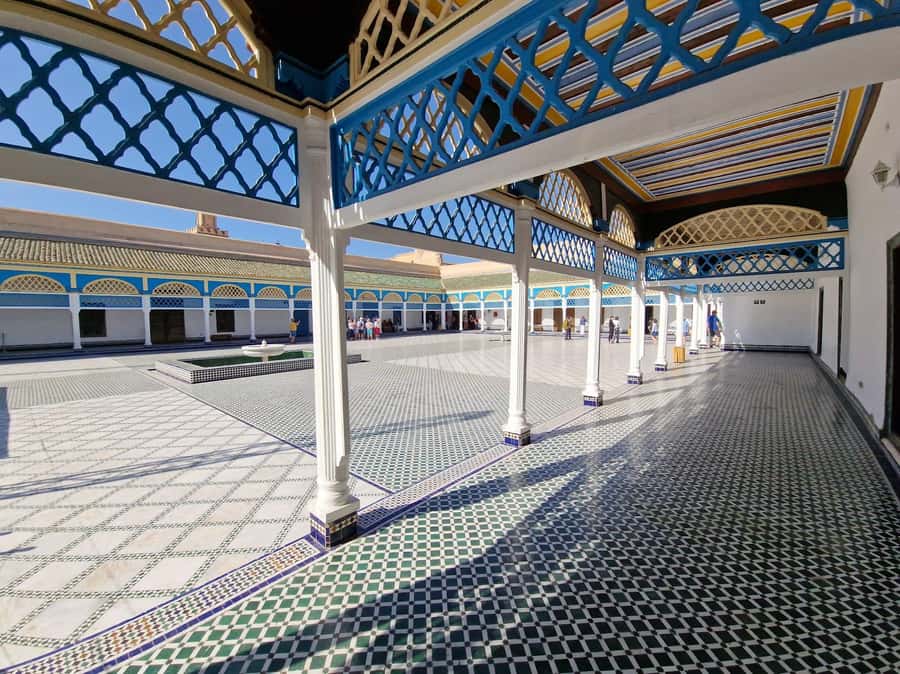 Marrakech: Saadian Tombs, Bahia Palace, Medina and Souk Tour - Saadian Tombs: where Marrakech shows its power up close