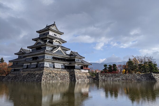 Matsumoto Castle Tour & Samurai Experience - Matsumoto Castle in 2 Hours: What the Guide Helps You Notice
