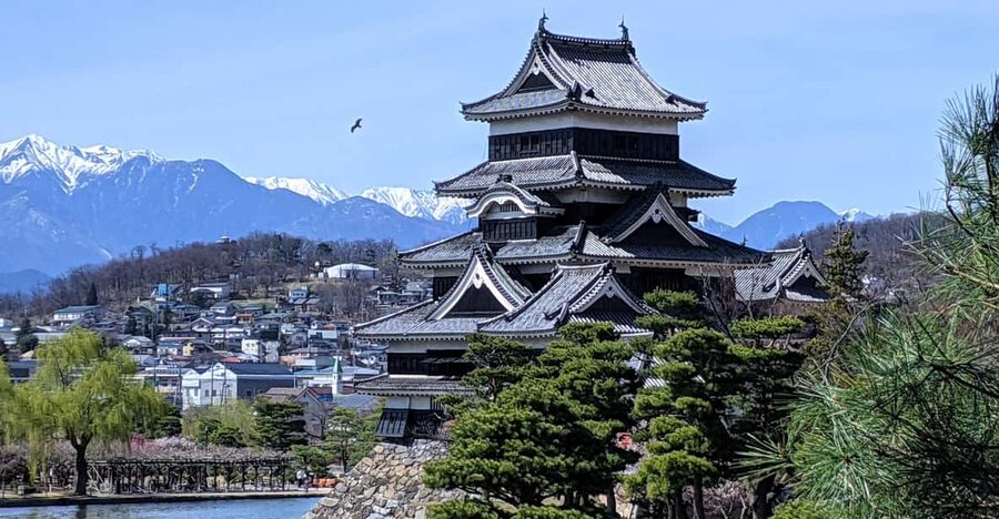 Matsumoto Castle Town Walking Tour - Inside Matsumoto Castle: What the Guide Helps You See