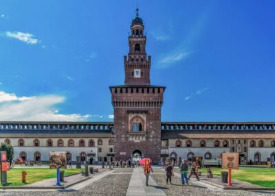 Milan: Sforza Castle and Michelangelo's Pietà Rondanini Tour - Meeting Point and Getting Oriented Fast at Piazza Castello
