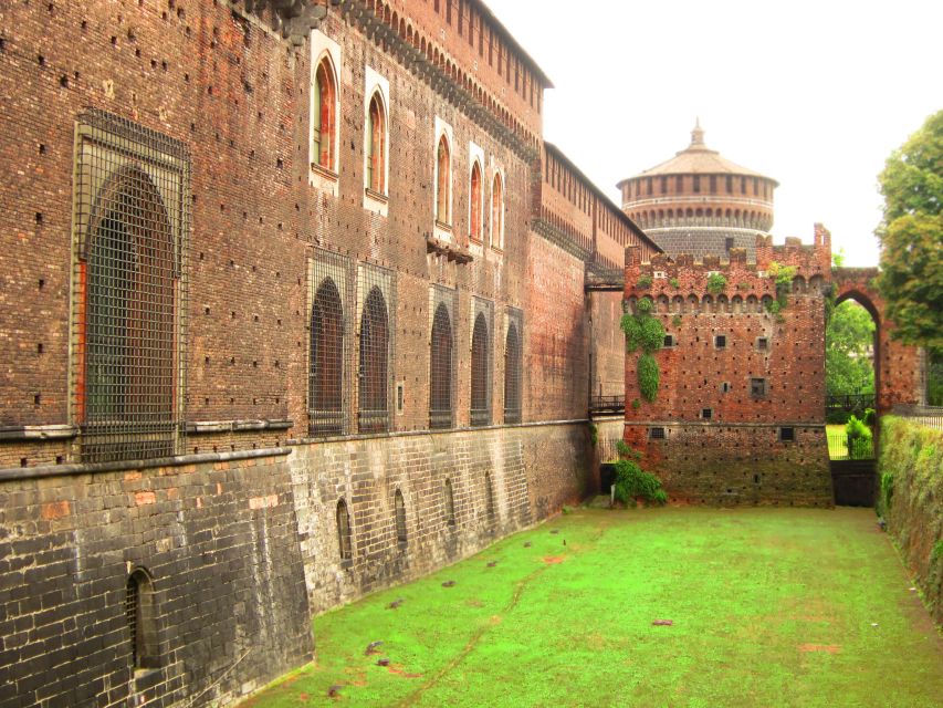 Milan: Sforza Castle and Michelangelo's Pietà Rondanini Tour - Inside the Castle: Courtyards, Renaissance Architecture, and the Shape of Power