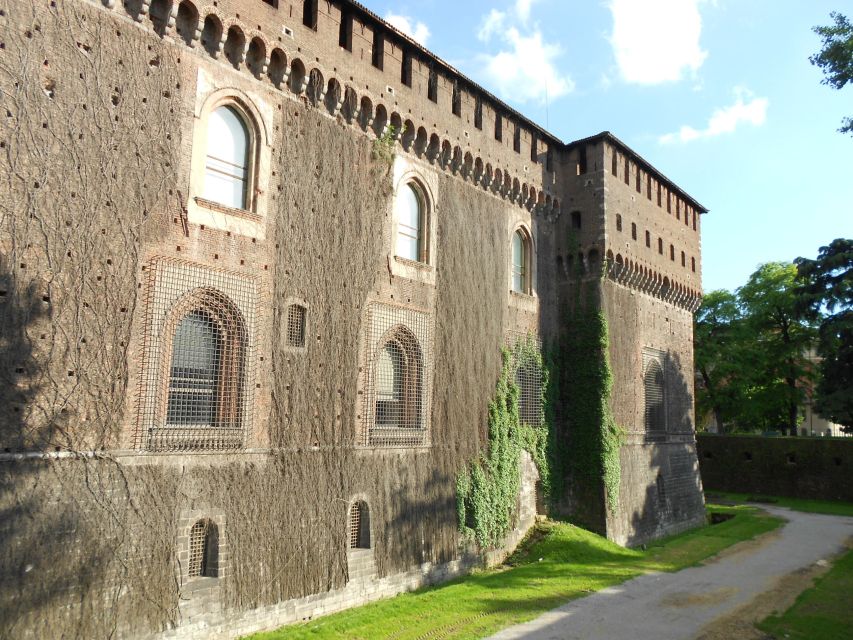Milan: Sforza Castle & Leonardo Skip-the-Line Private Tour - Entering the castle: the courts and Michelangelo’s Pietà