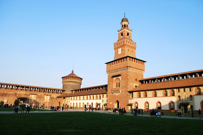 Milan: The Last Supper & Sforza Castle Guided Tour - Getting started at Via Fratelli Ruffini (and not losing time)