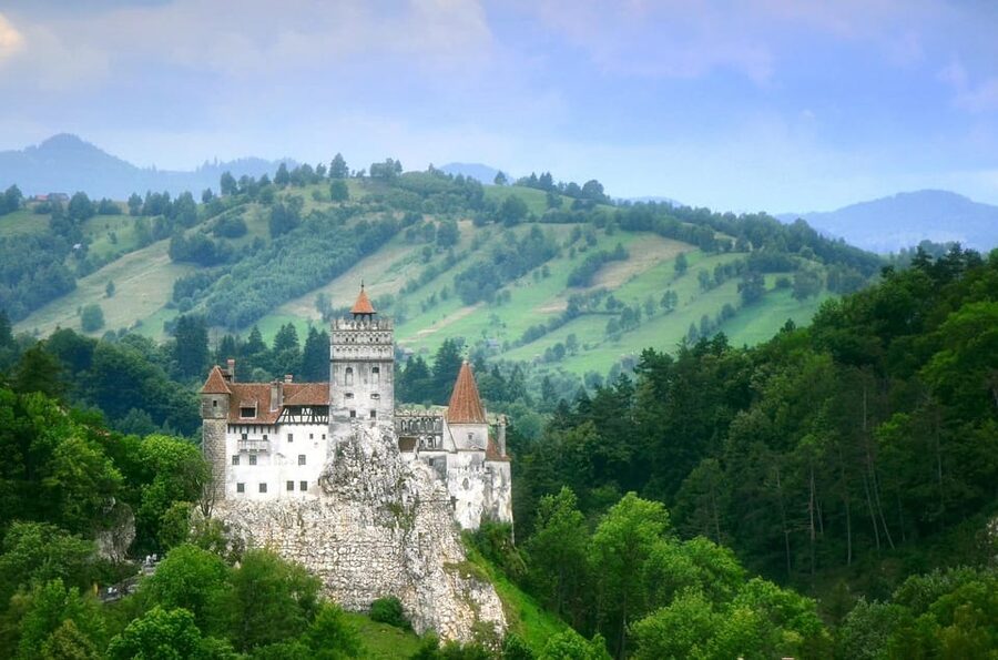 Minivan 8: Peles & Dracula's Castle and Brasov Full-Day Trip - Brașov on Foot: Old Town Color, Towers, and the Black Church