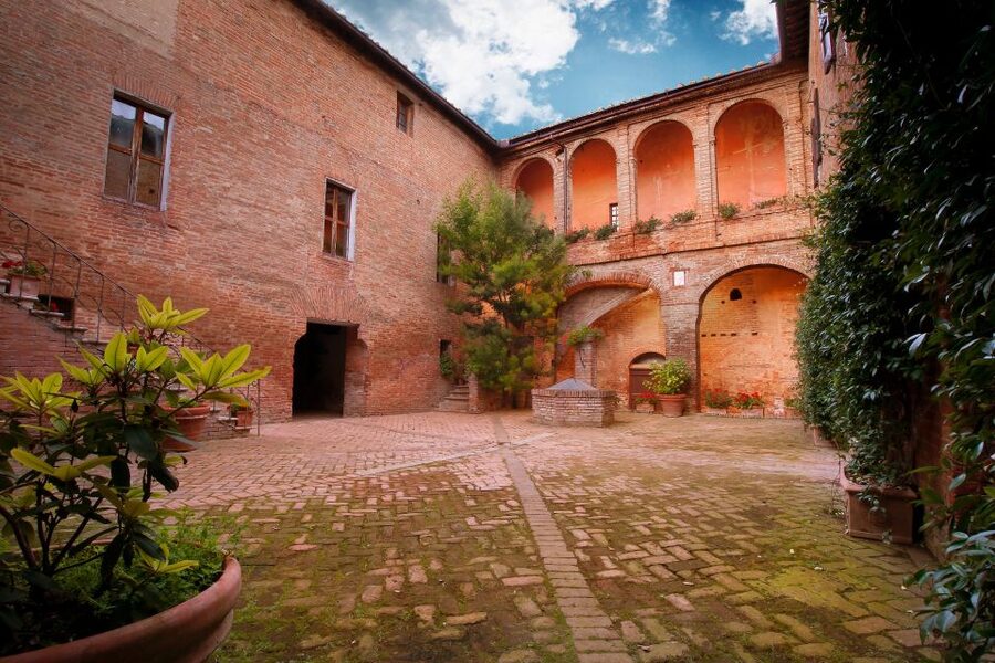 Montalcino: Brunello Wine Tasting & Lunch in a Tuscan Castle - Should you book Montalcino: Brunello Wine Tasting & Lunch in a Tuscan Castle?