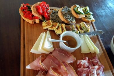 Montalcino: Brunello Wine Tasting & Lunch in a Tuscan Castle - The vineyard stroll: learning the Brunello basics without a lecture marathon