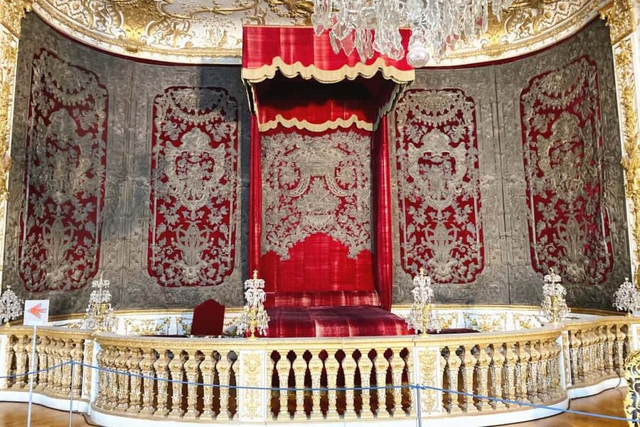Munich: Residenz Palace and Hofgarten Skip-the-Line Tour - Max-Joseph-Saal Stop: A Short Break With Big Context