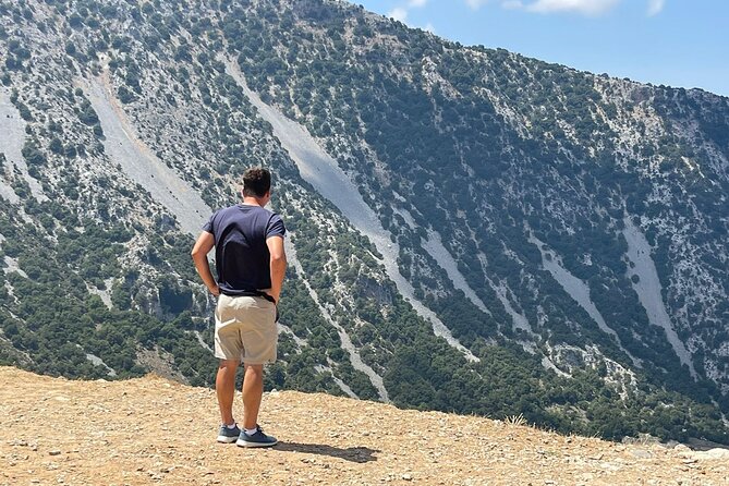 Mythical Escape: Zeus Cave & Knossos Palace with Lassithi Plateau from Heraklion - Family Pitarokilis: the pottery + wine tasting stop that adds soul