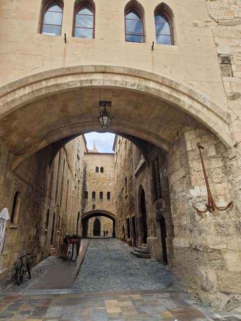 Narbonne: visit the Archbishops' Palace and Cathedral - Start at Les Halles de Narbonne and get oriented fast