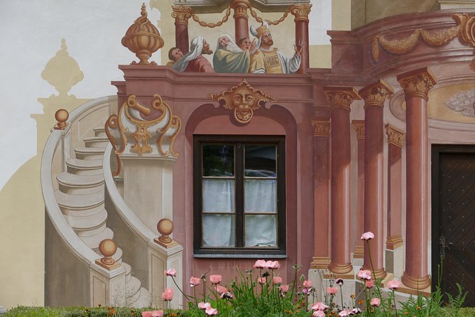 Neuschwanstein Castle and Linderhof Palace Day Trip from Munich - Stop 1: Linderhof Palace Grounds vs. Going Inside