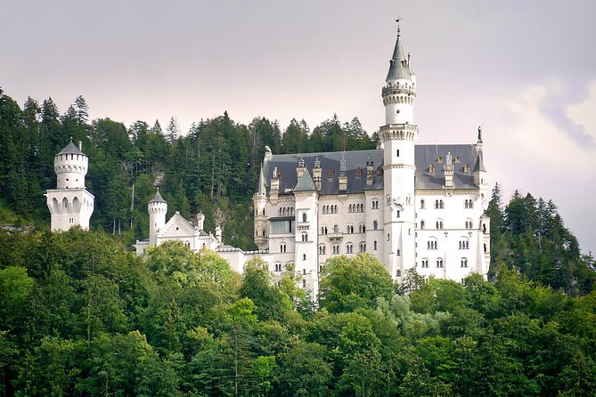 Neuschwanstein Castle and Linderhof Palace Day Trip from Munich - Best Season for This Trip: Snowy Fairytale vs. Practical Winter Limits