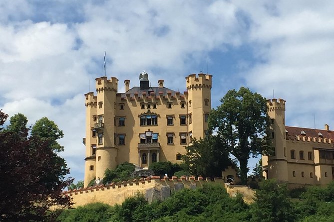 Neuschwanstein Castle Private Tour from Garmisch-Partenkirchen - Guides: the difference between seeing and understanding