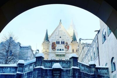 Neuschwanstein Castle Skip-the-Line Private Tour for Groups - Getting to the Neuschwanstein viewpoint: the Marienbrücke photo moment