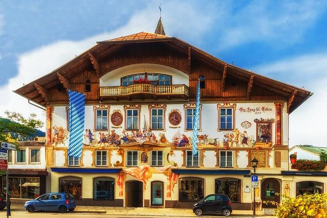Neuschwanstein Castle Skip-the-Line Private Tour for Groups - Oberammergau center time: lunch, shop browsing, and village texture