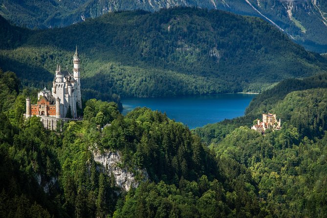Neuschwanstein Castle Skip-the-Line Private Tour for Groups - What a private guide changes on a day like this