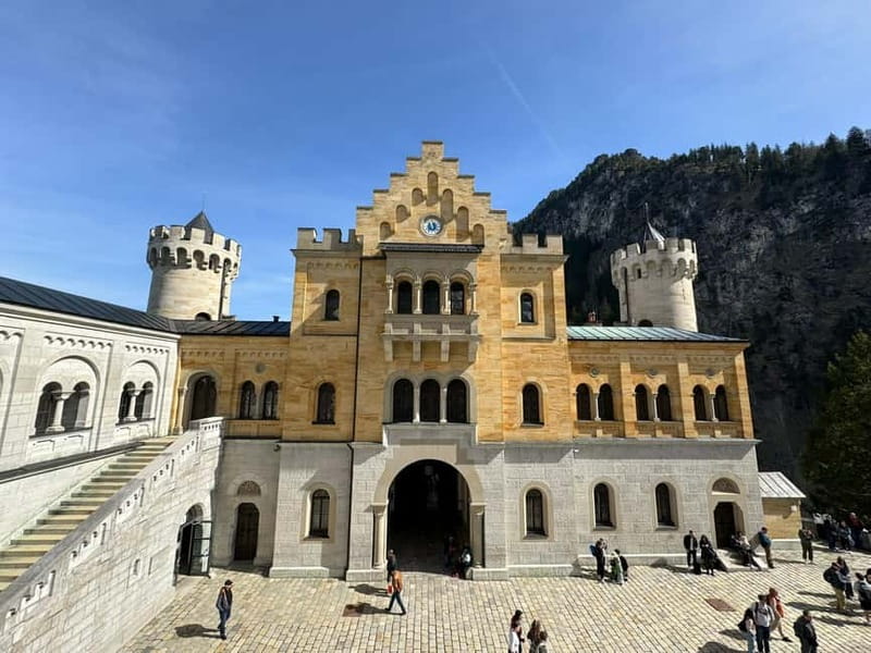 Neuschwanstein Castle Skip-the-Line Ticket with Audio Guide - Getting from Füssen to Neuschwanstein: shuttle bus, horse cart, and parking math