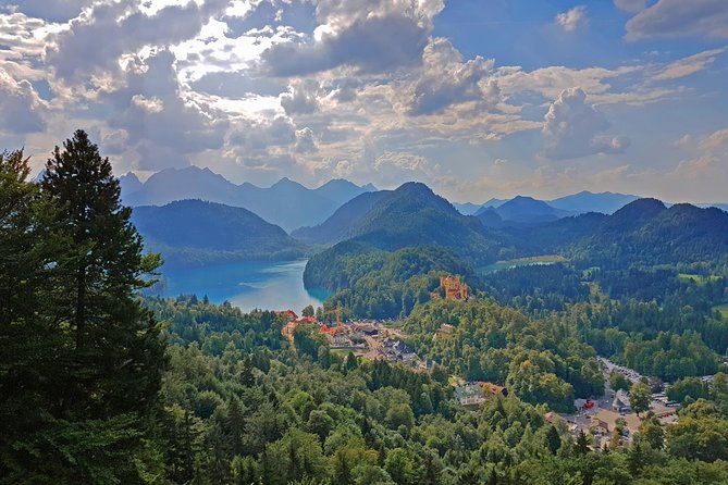Neuschwanstein Castle Tour from Munich - Returning to Munich: round-trip ride and room to breathe