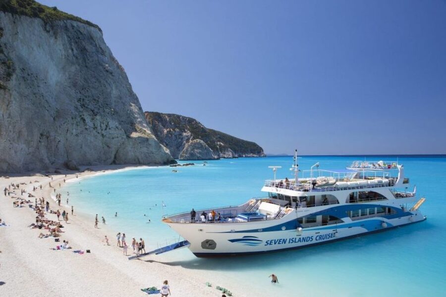 Nidri daily cruise in the Ionian with Makedonia Palace - Afales Beach on Ithaca and the Scorpios sightline