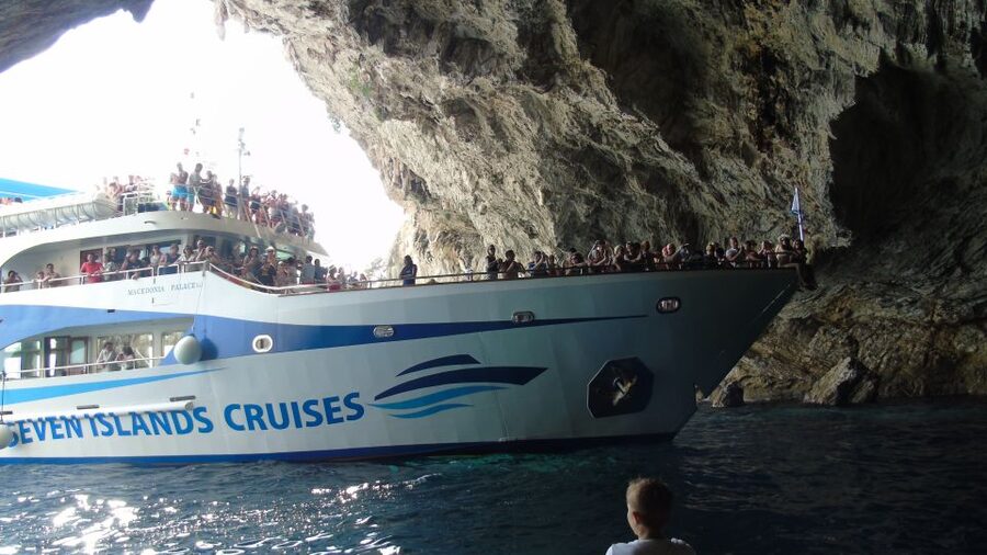 Nidri daily cruise in the Ionian with Makedonia Palace - Food, drinks, and the captain’s role on board