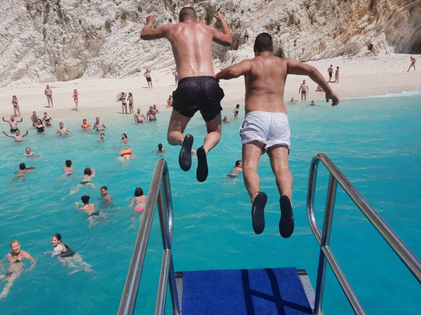Nidri daily cruise in the Ionian with Makedonia Palace - The boat game: meeting Makedonia Palace and what the day feels like