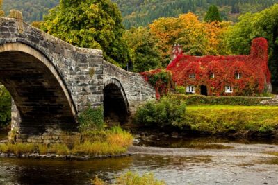 North Wales & Caernarfon Castle Full-Day Tour from Manchester - Conwy Castle and the town walls: sea-breeze fortress time