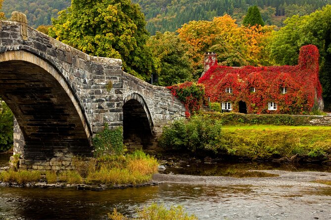 North Wales & Caernarfon Castle Full-Day Tour from Manchester - Conwy Castle and the town walls: sea-breeze fortress time