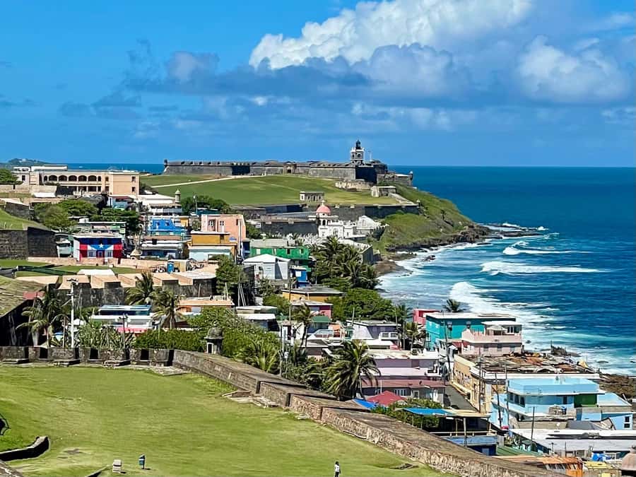 Old San Juan: San Cristobal Castle and Old Town Walking Tour - Entering San Cristóbal Castle: fortifications, tunnels, and war-era surprises