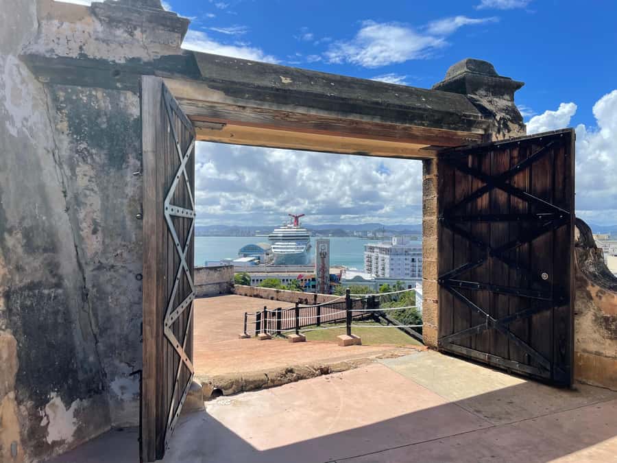 Old San Juan: San Cristobal Castle and Old Town Walking Tour - Guides make or break it: Melanie and Jorge show up in the feedback