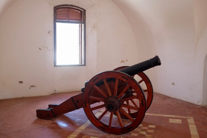 Old San Juan Walks; 2 Castles, El Morro and San Cristobal - Stop Two: Plaza Colón and a Short, Focused City Context