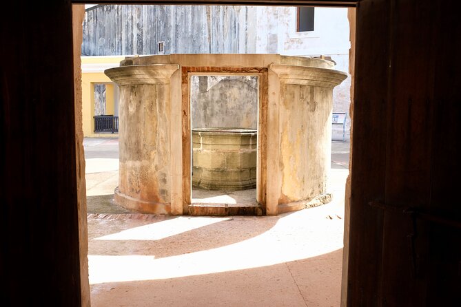 Old San Juan Walks; 2 Castles, El Morro and San Cristobal - Guide in Costume: Why the Storytelling Works