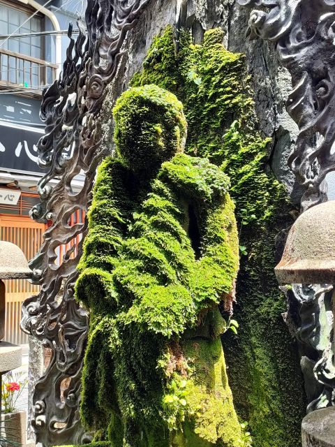 Osaka: Half-day Ultimate Highlights Guided Walking Tour - Shinsekai and Tsutenkaku: the retro district where the past feels close